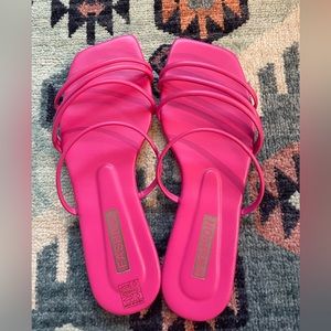 NEVER WORN WMNS SANDAL - SIZE 9.5